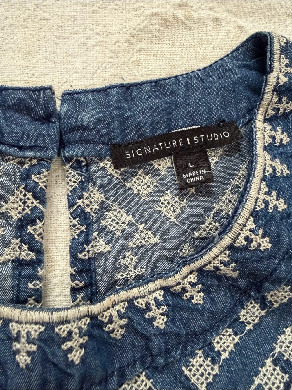 NWT Embroidered Dress - Picture 8 of 9